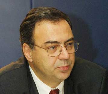 Ανάπτυξη 3,7% φέτος και 4,2% το 2003 προβλέπει για την ελληνική οικονομία η Κομισιόν