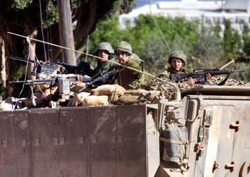 Ισχυρές εκρήξεις σημειώθηκαν κοντά στο αρχηγείο του Γιασέρ Αραφάτ