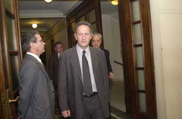 Αρχισε η συζήτηση για το πολιτικό χρήμα στην κοινοβουλευτική επιτροπή