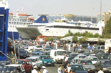 Έκτακτα δρομολόγια πλοίων από τον Πειραιά για το πασχαλινό πενθήμερο