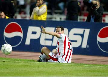 «Ερυθρόλευκος» ο ιός της γρίπης με νέα «θύματα» τους Αλεξανδρή, Αλβες