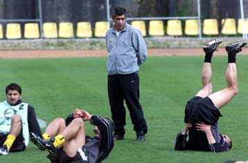 Έτοιμοπόλεμος ο Χιώτης, εκτός αποστολής ο Ατματσίδης για την ΑΕΚ