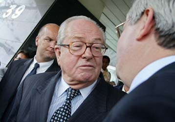 Παράλληλη κυκλοφορία ευρώ και γαλλικού φράγκου υποσχέθηκε ο Ζαν Μαρί Λεπέν