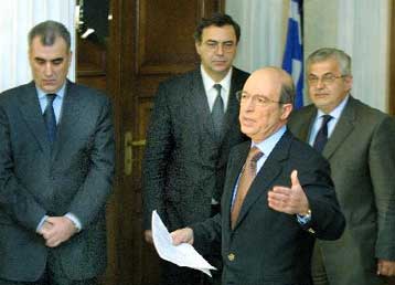 Την αύξηση του αφορολογήτου ορίου στα 12.000 ευρώ εξετάζει η κυβέρνηση