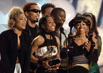 Νεκρή σε τροχαίο η Λίσα Λόπες, μέλος του γυναικείου συγκροτήματος TLC