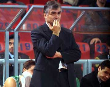 Ο Σούλης Μαρκόπουλος στον πάγκο του Μακεδονικού