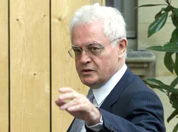 Να καταψηφίσουν την Ακρα Δεξιά για το καλό της χώρας καλεί τους Γάλλους ο Ζοσπέν