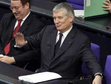 Σχέσεις ανάμεσα στη γερμανική Ακροδεξιά και στο Εθνικό Μέτωπο καταγγέλλει ο Ό.Σίλι