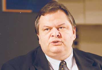 Το πρόβλημα είναι του ΠΑΣΟΚ, όχι του Κ.Σημίτη, υποστηρίζει ο Ευάγγελος Βενιζέλος