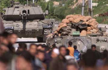 Ισραηλινά άρματα μάχης και τεθωρακισμένα οχήματα εισέβαλαν στη Χεβρόνα της Δ.Όχθης