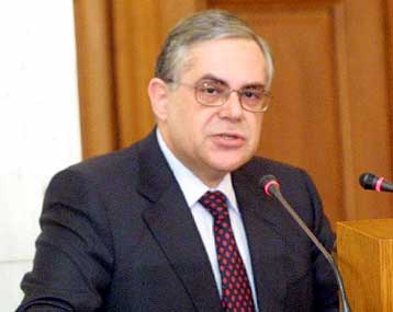 Κίνδυνος για την ανταγωνιστικότητα η άνοδος των τιμών, τόνισε ο Λουκάς Παπαδήμος