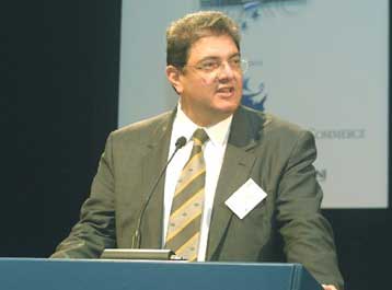 Για 600 καινούργια λεωφορεία σε νέους, «κλειστούς» λεωφορειόδρομους μίλησε ο Χρ.Βερελής