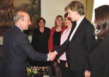 Με τις γυναίκες που δραστηριοποιούνται στην πληροφορική συναντήθηκε ο πρωθυπουργός