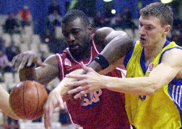 Ο Ολυμπιακός νίκησε με 67 – 45 το Περιστέρι και συνεχίζει στα πλέι οφ