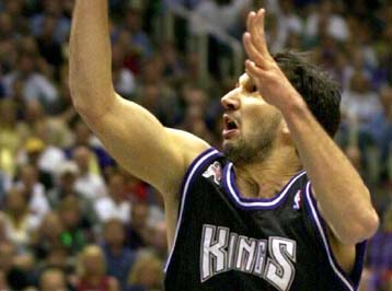 Με ηγέτη τον Στογιάκοβιτς οι Σακραμέντο νίκησαν τους Τζαζ και πέρασαν στην επόμενη φάση