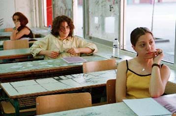 Μείωση της εξεταστέας ύλης στη Β και Γ Λυκείου ζητά η ΟΛΜΕ