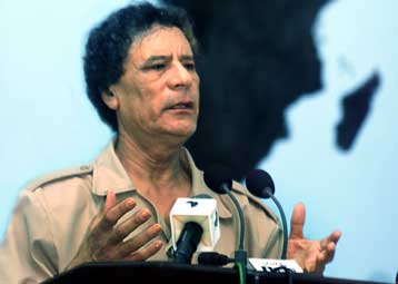 Έτοιμος να καταβάλει αποζημιώσεις στις οικογένειες των θυμάτων του Λόκερμπι ο Καντάφι