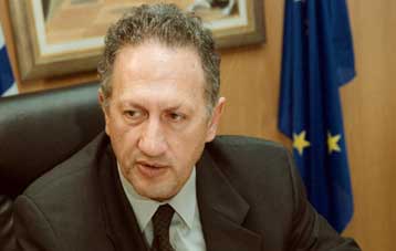 Αστεία τα περί αλλαγής των εδρών στα μέτρα του ΠΑΣΟΚ, απαντά ο Κ.Σκανδαλίδης