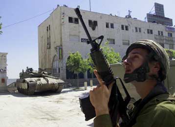 Το ενδεχόμενο διάλυσης της αποστολής του ΟΗΕ στην Τζενίν μελετά ο Ανάν