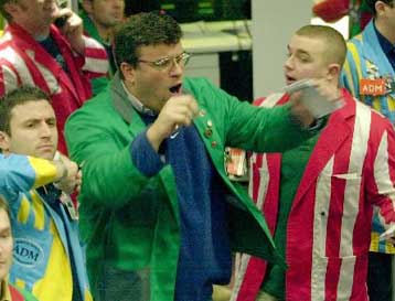 Στα 26 δολάρια υποχωρεί το Μπρεντ, έπειτα από την αύξηση των αμερικανικών αποθεμάτων