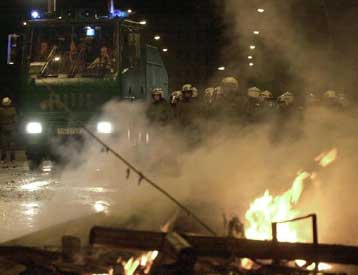 Μαζική η συμμετοχή στους εορτασμούς της Πρωτομαγιάς σε ολόκληρη την Ευρώπη