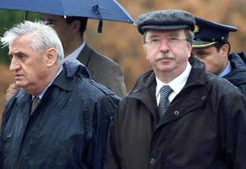 Ο πρώην αντιπρόεδρος της Γιουγκοσλαβίας παραδόθηκε στο Διεθνές Ποινικό Δικαστήριο