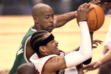 Η Φιλαδέλφια νίκησε τους Σέλτικς, οι Σόνικς τους Σπερς και ισοφάρισαν αμφότεροι σε 2-2