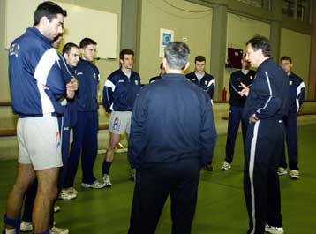 Χωρίς προκριματικά το 2004 οι εθνικές ομάδες βόλεϊ ανδρών και γυναικών