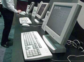 Η μικρότερη ζήτηση στην πληροφορική συρρίκνωσε το διεθνές εμπόριο το 2001