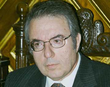 Στον καθηγητή Γλωσσολογίας, Γεώργιο Μπαμπινιώτη απονέμεται το διεθνές Βραβείο Χέρντερ