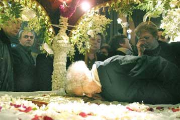 Οι Έλληνες γιορτάζουν το Πάσχα όπως μόνο αυτοί ξέρουν