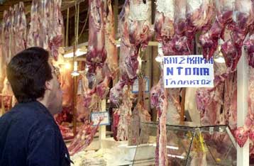 Τις τελευταίες πασχαλινές αγορές έκαναν όσοι Αθηναίοι είχαν μείνει στην Αθήνα