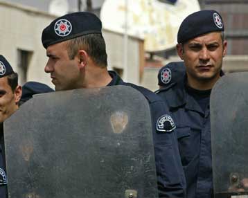 Ένοπλος εισέβαλε σε ξενοδοχείο της Κωνσταντινούπολης και κρατά τουρίστες ομήρους