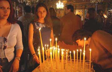 Στο χαρμόσυνο ρυθμό της Ανάστασης όλη η Ελλάδα