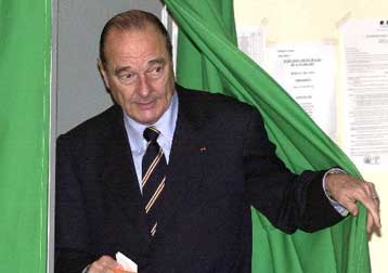 Στις κάλπες οι Γάλλοι για το β γύρο των προεδρικών εκλογών