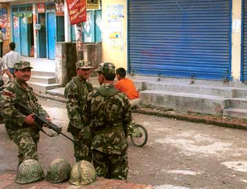 Περίπου 400 αντάρτες νεκροί από επιθέσεις των δυνάμεων ασφαλείας στο δυτικό Νεπάλ