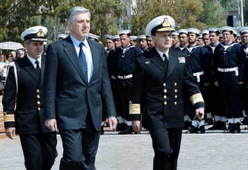 Κοντά στους στρατευμένους η ηγεσία του τόπου – Μείωση θητείας ανακοίνωσε ο υπ. Αμυνας