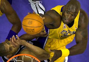 Το 1-0 κόντρα στους Σπερς έκαναν οι Λέικερς – Σακίλ και Κόμπι έπαιξαν τραυματισμένοι