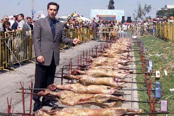 Τροφική δηλητηρίαση έπαθαν 40 Θεσσαλονικείς στο πασχαλιάτικο γλέντι του Δήμου