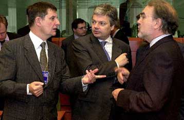 Στο 2,5% η ανάπτυξη της ευρωζώνης, τονίζει το Ecofin – Συμφωνία για ΦΠΑ σε Internet