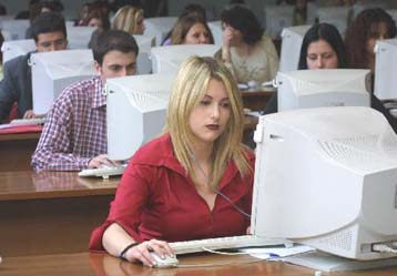 Προσλήψεις μερικώς απασχολουμένων στο Δημόσιο προωθεί η κυβέρνηση