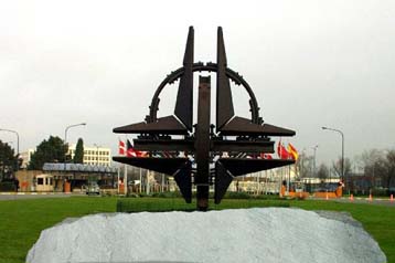 Ευρωστρατός και διεύρυνση της Συμμαχίας στη Σύνοδο του ΝΑΤΟ στις Βρυξέλλες