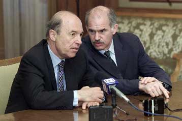 Ευκαιρία για την επίλυση του Κυπριακού η επίσκεψη Ανάν, σύμφωνα με τον ΥΠΕΞ