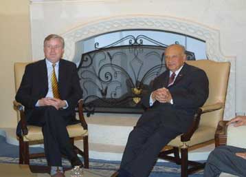 Η ενταξιακή πορεία της Κύπρου επί τάπητος στη συνάντηση Κληρίδη – Κοξ