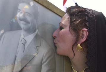 Με δημοψήφισμα θα αποφασιστεί η παραμονή του Σαντάμ Χουσεΐν στην εξουσία