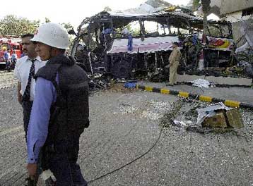 Περισσότερους από 100 υπόπτους συνέλαβε η αστυνομία για την έκρηξη στο Καράτσι