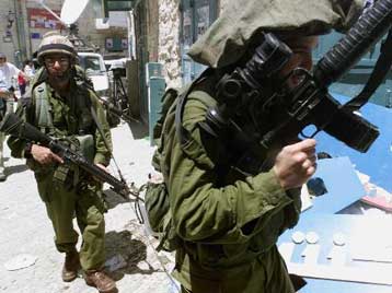 Έκτακτη επιστράτευση εφέδρων στο Ισραήλ – Σε επιφυλακή οι Παλαιστίνιοι στη Γάζα