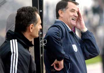 Απάντηση Μπάγεβιτς σε Μπατατούδη με γραπτή δήλωση