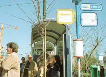 Δύο τραυματίες από σύγκρουση ΙΧ σε στάση λεωφορείου