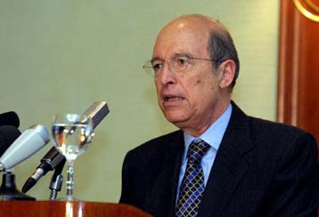 Με Κοστούνιτσα θα συναντηθεί ο Κ.Σημίτης την Παρασκευή στο Βελιγράδι